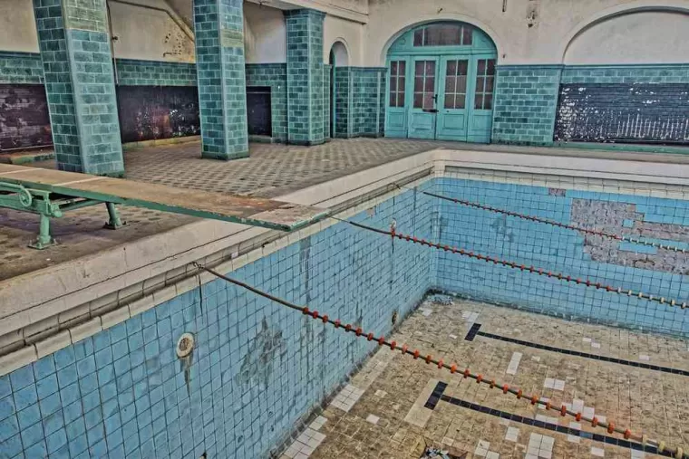Démolir une piscine creusée, Ambérieu-en-Bugey, STTP Environnement